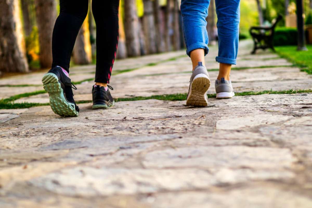 ragazze fanno camminata